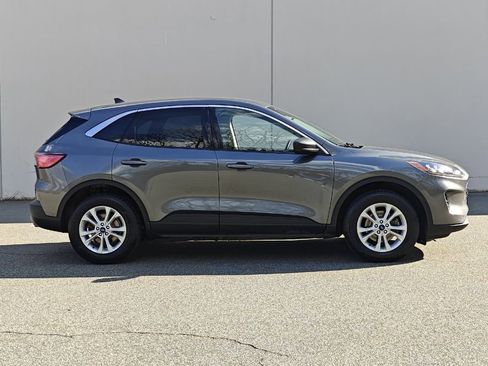 Used 2022 Ford Escape SE w/ Cold Weather Package image 3