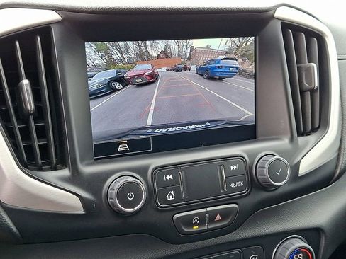 Used 2024 GMC Terrain SLT image 18