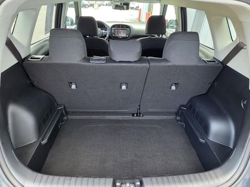 Used 2025 Kia Soul LX image 11
