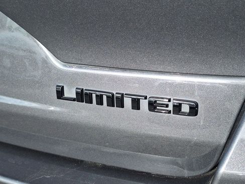 Used 2024 Jeep Grand Cherokee Limited w/ Black Appearance Package image 32