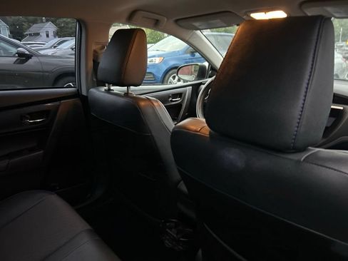 Used 2017 Toyota Corolla SE w/ Carpet Mat Package (TMS) FWD image 9