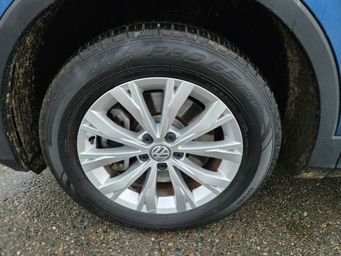 Used 2018 Volkswagen Tiguan SE w/ Panoramic Sunroof Package image 9