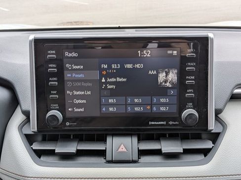 Used 2020 Toyota RAV4 XLE w/ Convenience Package image 12