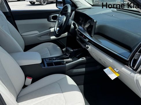 New 2025 Kia Sorento S image 21