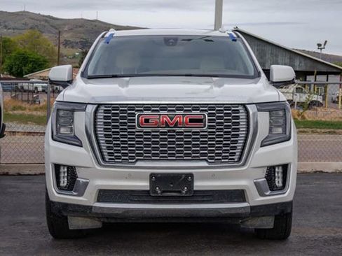 Used 2021 GMC Yukon XL Denali w/ Denali Premium Package image 5