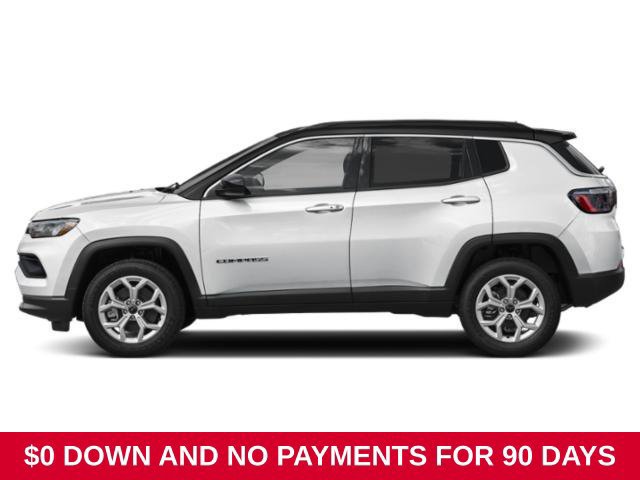 Used 2025 Jeep Compass Latitude w/ Sun & Sound Group AWD/4WD image 3