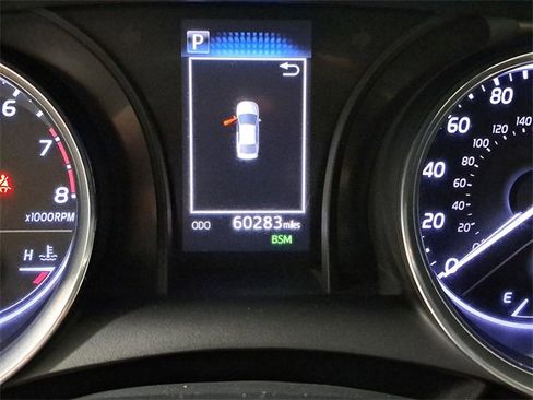 Used 2019 Toyota Camry SE w/ Convenience Package image 2