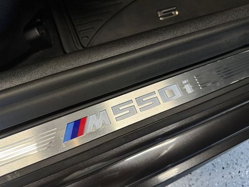 Used 2018 BMW M550i xDrive image 28