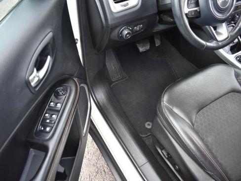Used 2018 Jeep Compass Latitude w/ Popular Equipment Group AWD/4WD image 27