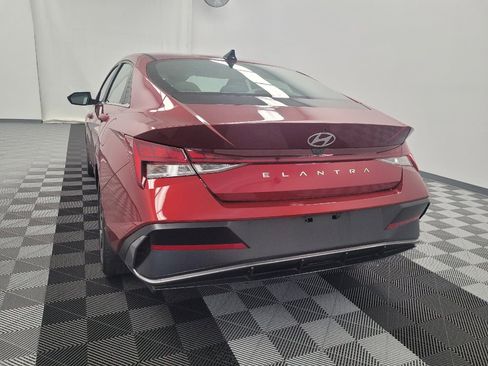 Used 2024 Hyundai Elantra SEL w/ Convenience Package FWD image 6