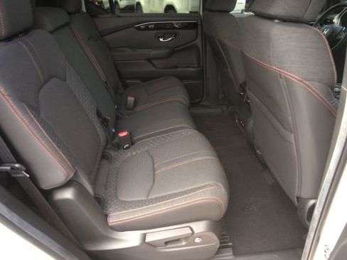 Used 2025 Honda Pilot Sport image 15