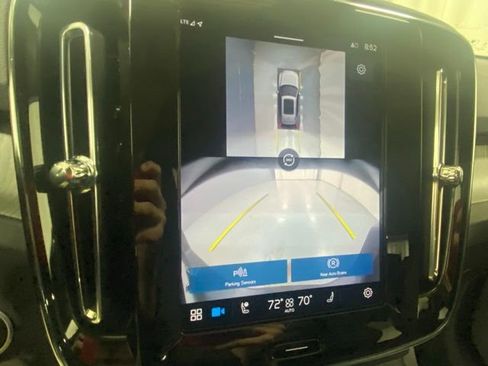 Used 2025 Volvo XC40 B5 Plus image 26