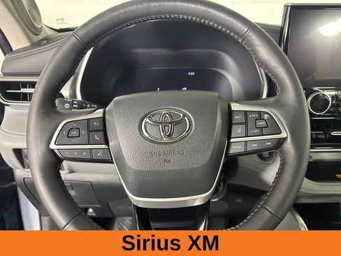 Used 2024 Toyota Highlander Platinum image 11