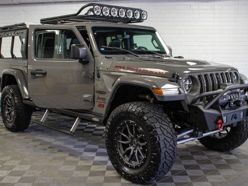 Used 2020 Jeep Gladiator Rubicon w/ Dual Top Group AWD/4WD image 10
