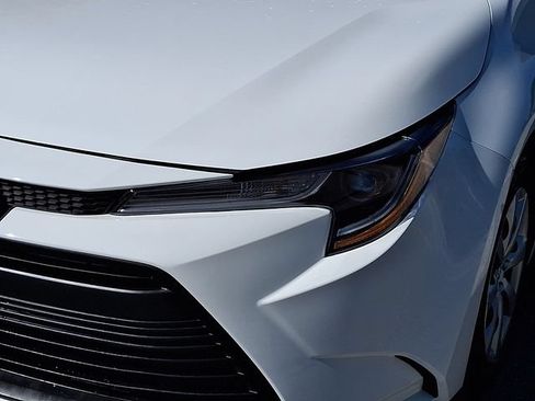 Certified 2025 Toyota Corolla LE FWD image 9