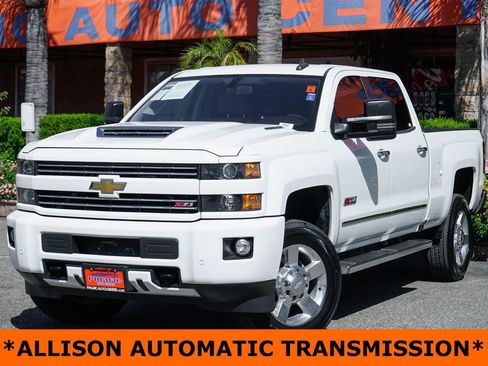 Used 2018 Chevrolet Silverado 2500 LT w/ Custom Sport Edition image 4