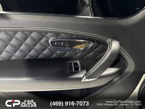 Used 2017 Bentley Bentayga AWD/4WD image 18