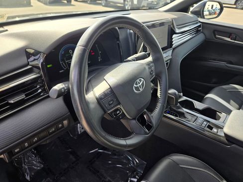 Used 2025 Toyota Camry SE FWD image 13