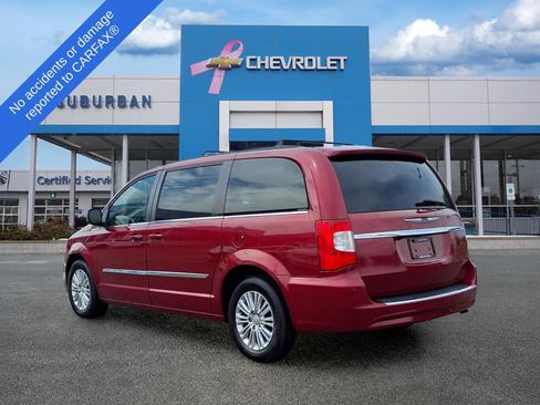 Used 2015 Chrysler Town & Country Touring-L FWD image 7