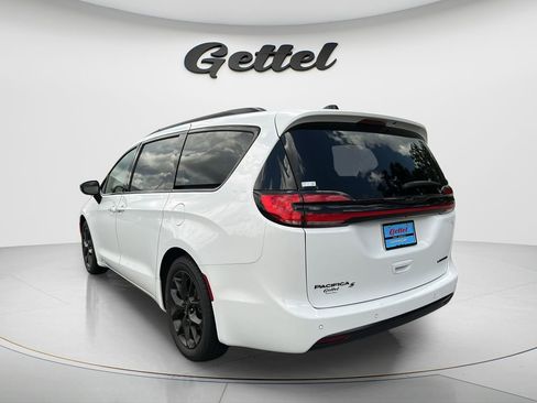 Used 2025 Chrysler Pacifica Limited FWD image 7
