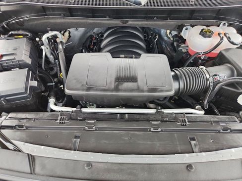 Used 2024 Chevrolet Suburban LT w/ LT Signature Package RWD image 30