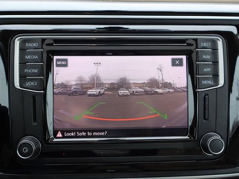 Used 2019 Volkswagen Beetle 2.0T SE w/ SE Premium Package image 22