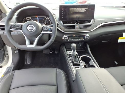 New 2025 Nissan Altima 2.5 SL image 9