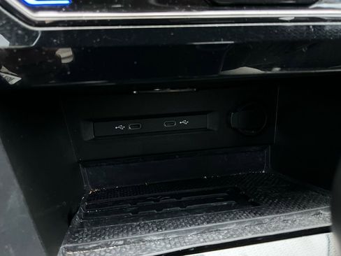 Used 2025 Volkswagen Taos SE image 26