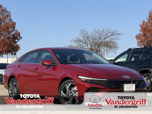 Used 2025 Hyundai Elantra SEL image 1