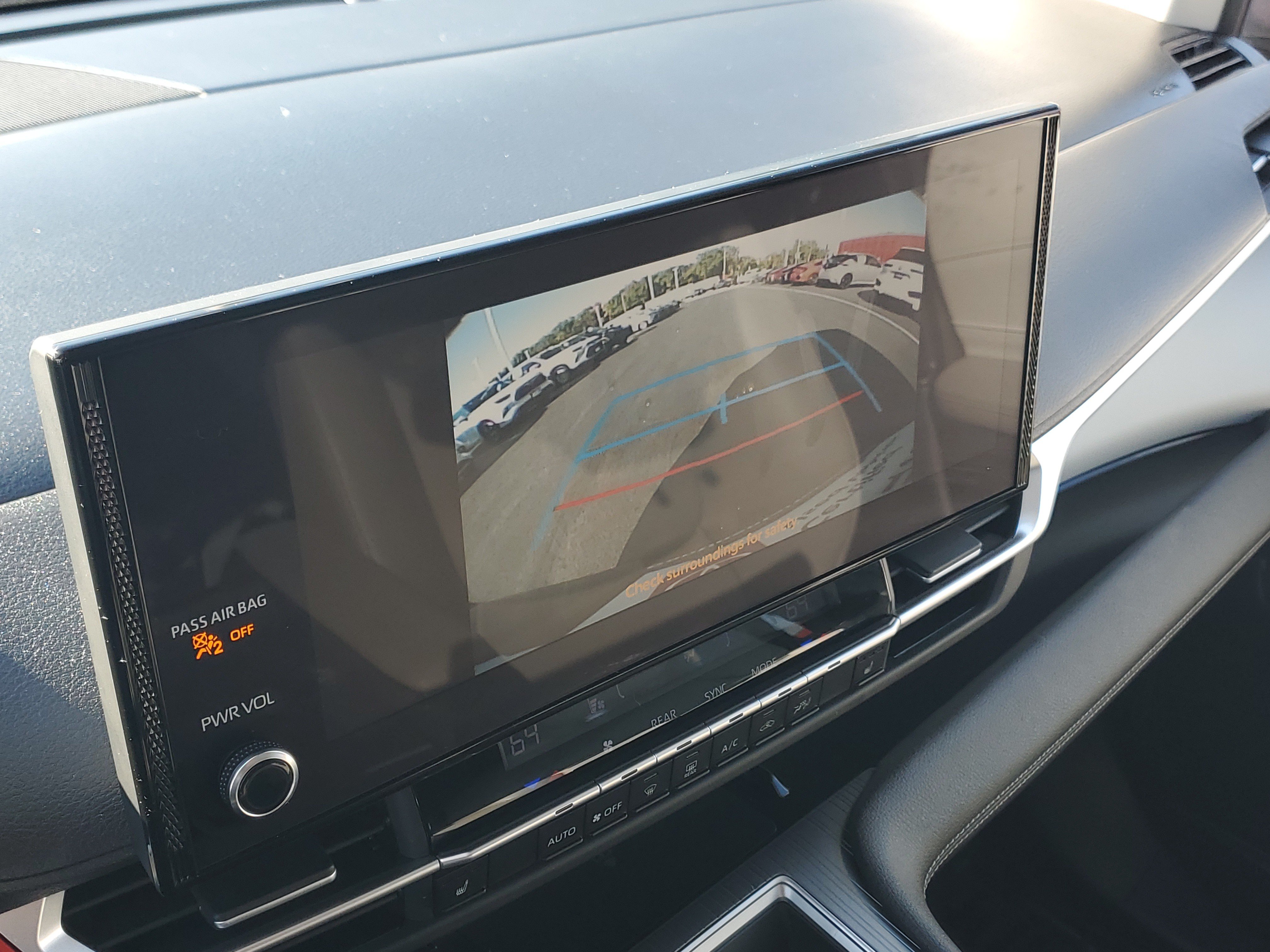Certified 2026 Toyota Sienna XLE FWD image 32
