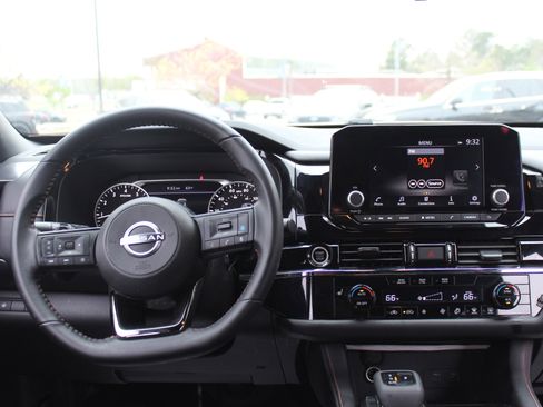 Used 2024 Nissan Pathfinder Rock Creek image 23