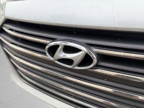 Used 2017 Hyundai Elantra Limited w/ Limited Tech Package 04 image 21