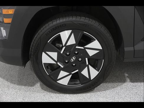 Certified 2025 Hyundai Kona SEL AWD/4WD image 22