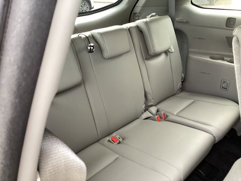Used 2018 Toyota Highlander XLE FWD image 12