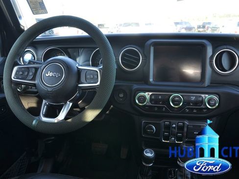 Used 2020 Jeep Gladiator Overland AWD/4WD image 19