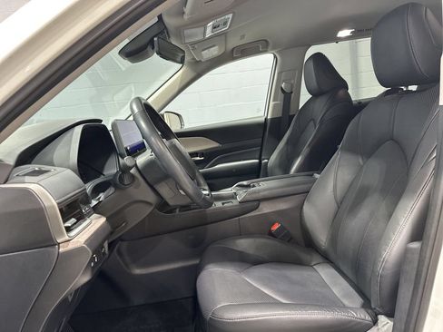 Certified 2024 Toyota Grand Highlander AWD image 15