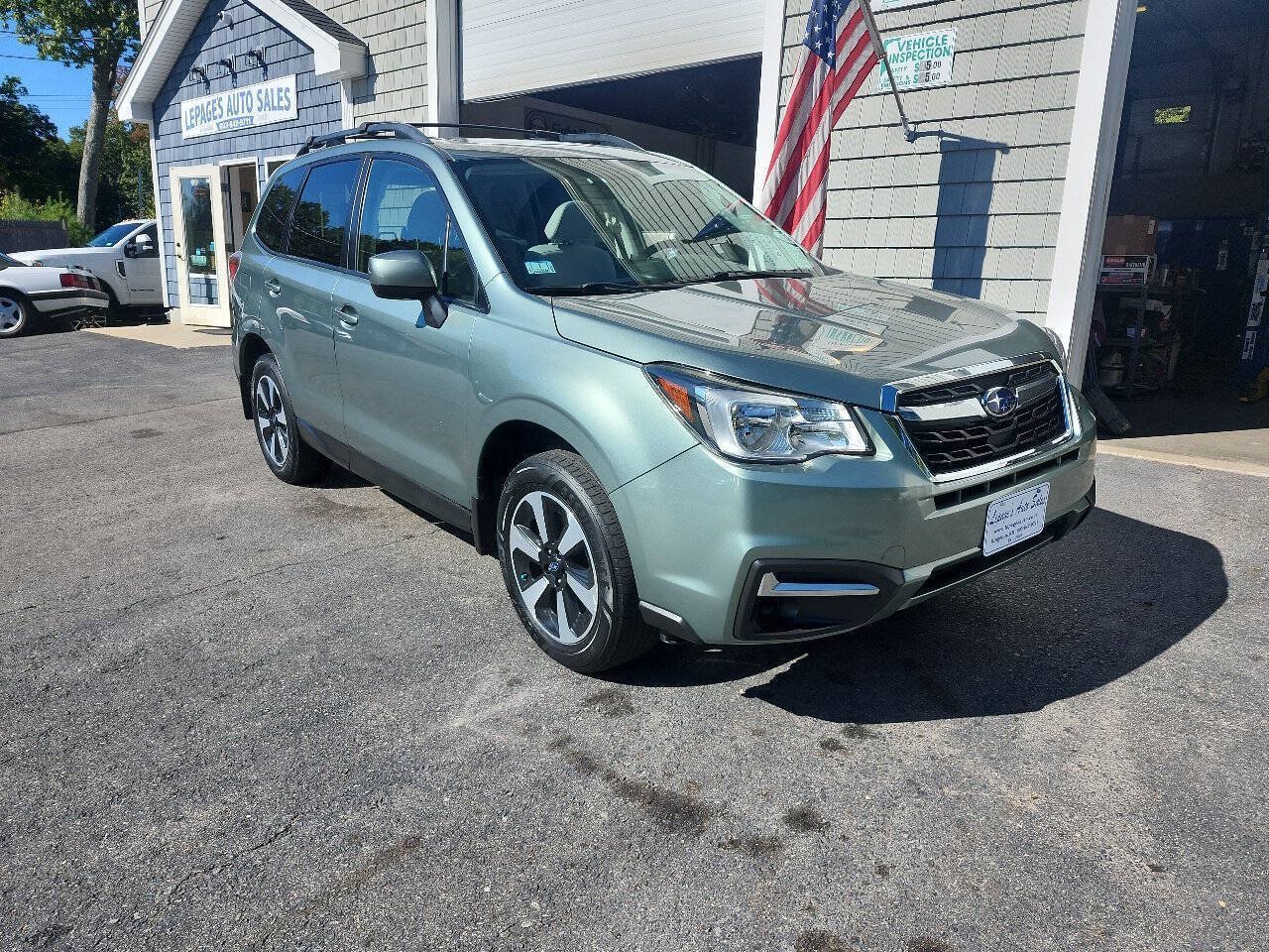 Used 2017 Subaru Forester 2.5i Premium w/ All-Weather Package AWD/4WD image 2