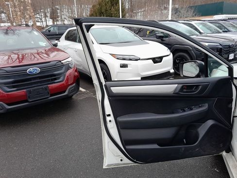 Used 2017 Subaru Legacy 2.5i w/ Alloy Wheel Package image 9