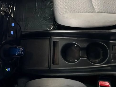Used 2022 Toyota Prius LE FWD image 12