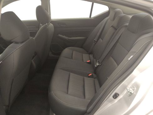 Used 2024 Nissan Altima 2.5 S FWD image 18