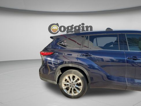 Used 2023 Toyota Highlander Limited image 14