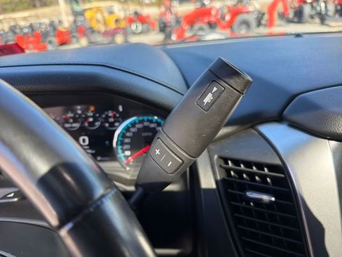 Used 2017 Chevrolet Suburban LT image 26