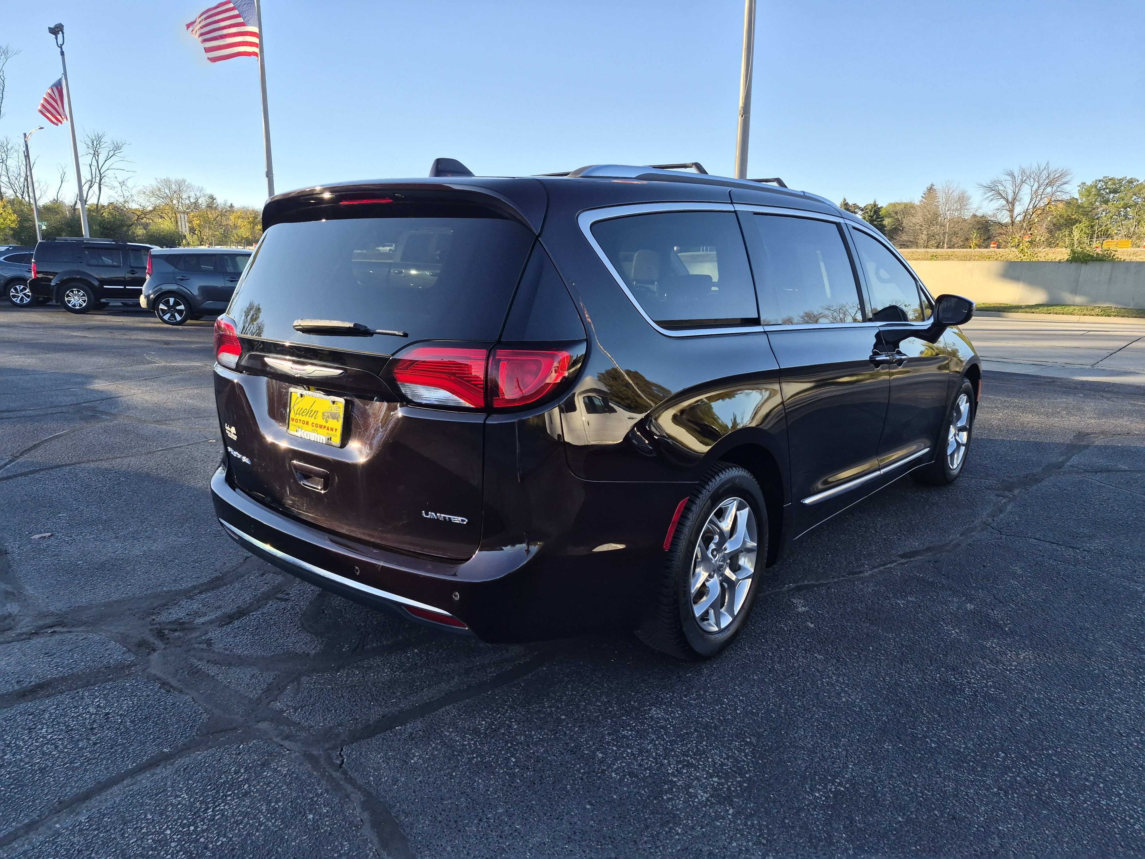 Used 2017 Chrysler Pacifica Limited FWD image 8