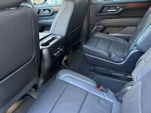 Used 2025 GMC Yukon XL Denali image 12