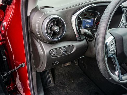 New 2025 Chevrolet Blazer LT w/ Convenience Package image 31