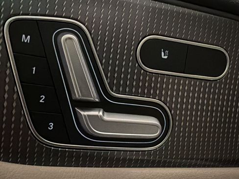 Used 2021 Mercedes-Benz GLB 250 image 18