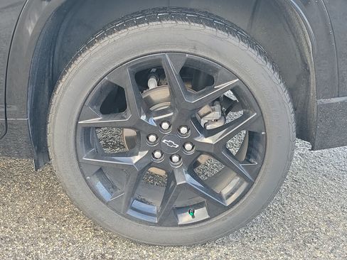 Used 2024 Chevrolet Traverse RS w/ LPO, Floor Liner Package FWD image 2