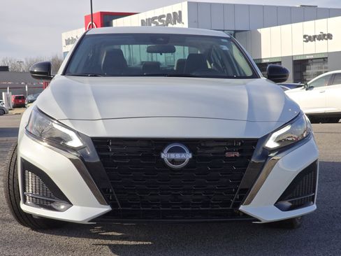 New 2025 Nissan Altima 2.5 SR image 9