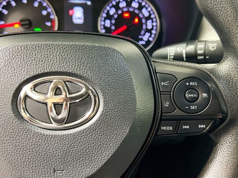 Used 2021 Toyota RAV4 XLE w/ Convenience Package FWD image 19