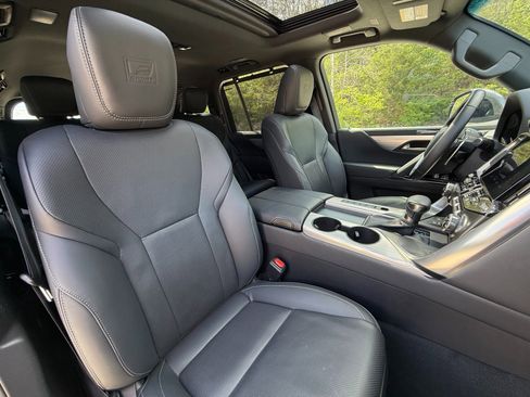Used 2024 Lexus LX 600 F Sport image 19